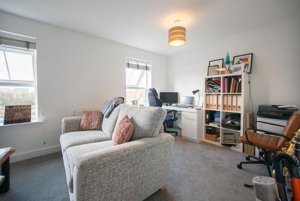 4 bedroom semi-detached house to rent - Photo 1