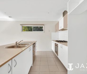 “Spacious Family Home in Featherbrook Estate” - Photo 6