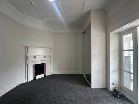 Perfectly positioned in the heart of Coogee! - Photo 1