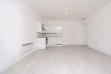 1Bedrooms, 1Bathrooms - Photo 2