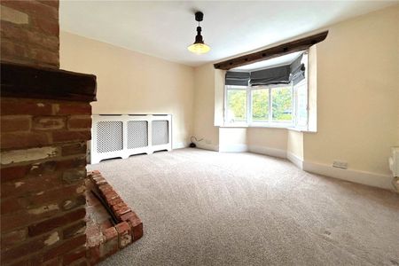 Newnham Road, Hook, Hampshire, RG27 - Photo 2