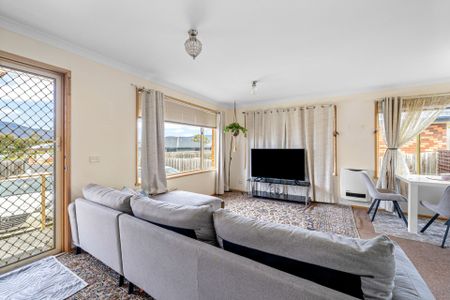 Comfortable & Practical Living - Photo 3