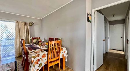 Lovely 3 Bedroom House in Papatoetoe - Photo 2