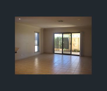 Spacious 3-Bedroom Executive Townhouse - Photo 1