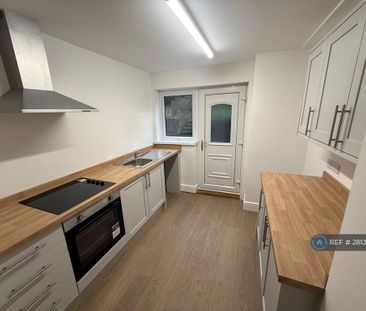 2 bedroom semi-detached house to rent - Photo 4