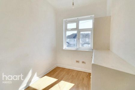 4 bedroom terraced house to rent - Photo 4