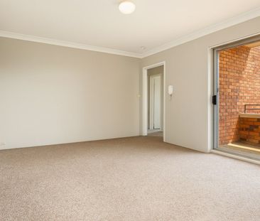 Modern & Spacious Apartment in Prime Campbelltown Location - Photo 1