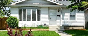 Main floor on huge bungalow in quiet cul- de-sac | Calgary - Photo 1