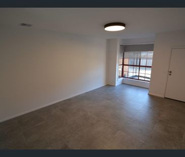 Stylish, Spacious Townhouse – Close to Yarraville Village! - Photo 2