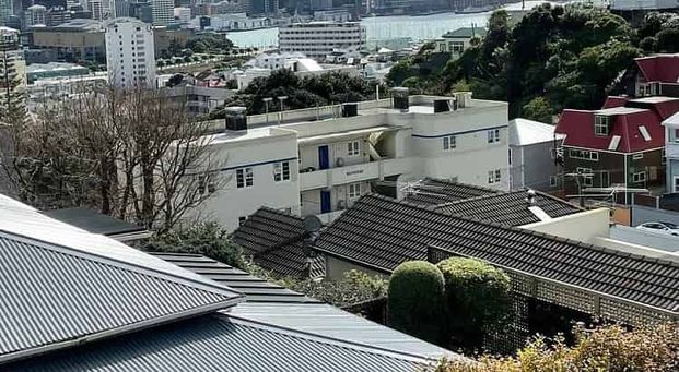 Sunny aspect with harbour view. - Photo 1
