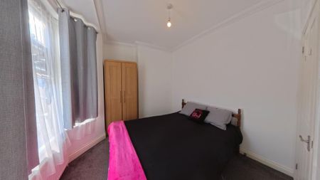 3 bedroom maisonette to rent - Photo 4