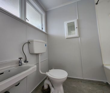 Castlecliff - 3 Bedrooms - Photo 2