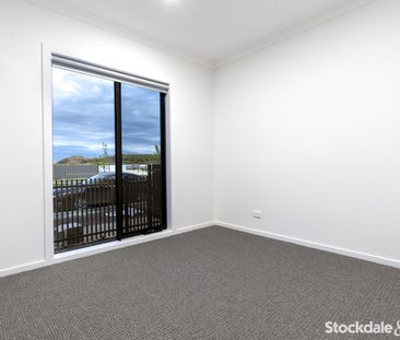 Brand New 4-Bedroom Townhouse ! - Photo 1