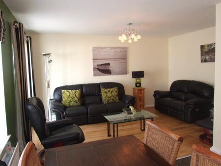 37 Old Castle Court (Student Let), Portrush, BT56 8GR - Photo 3