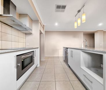 25 Hollywood Avenue, Point Cook, Vic 3030 - Photo 2