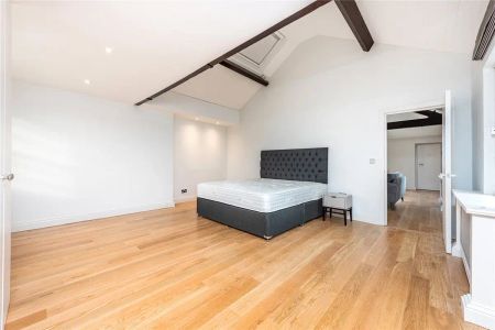 1 bedroom flat in London - Photo 4