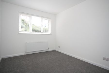 Goldsworth Park, Woking - Photo 2