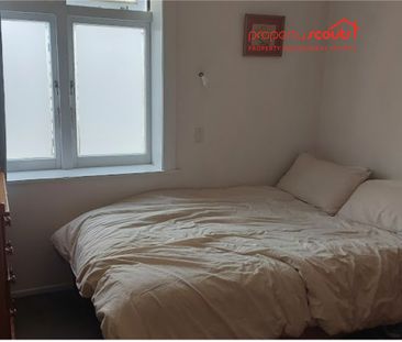 4 bedroom beauty in Mount Victoria! - Photo 4