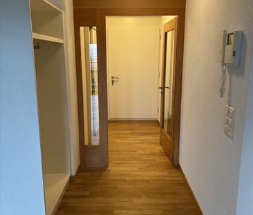 Bright and spacious apartment right next to the Ins train station - Foto 2