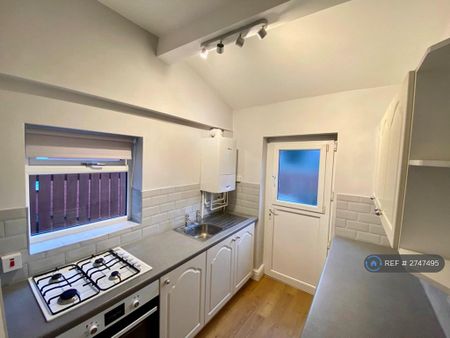 2 bedroom terraced house to rent - Photo 5