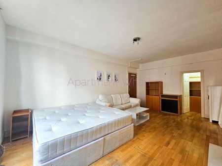 1 bedroom in a flat share to rent - Photo 2