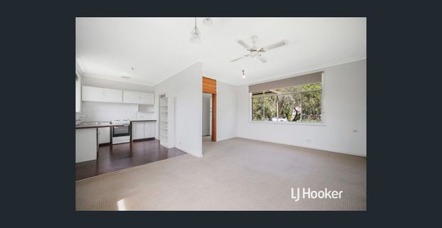 Charming 3 Bedroom Home! - Photo 1