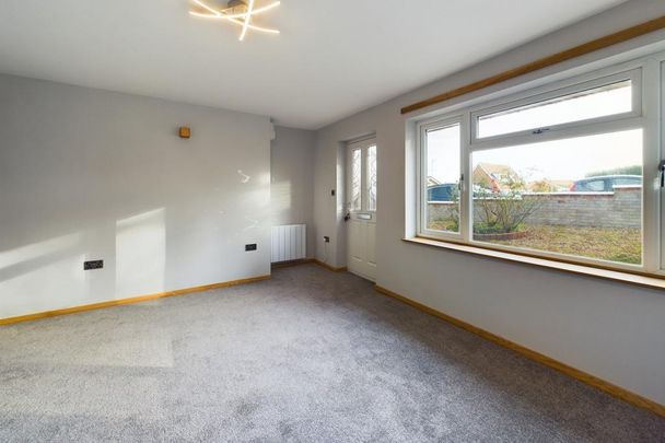 2 bedroom semi-detached bungalow to rent - Photo 1