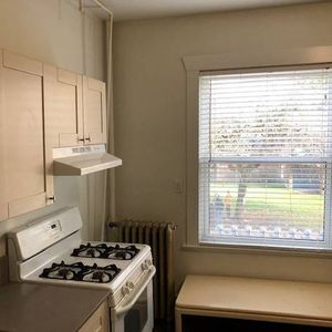 (DPMonline.ca) Strathcona Microsuites! Cute Rooms & Great Location! - Photo 2