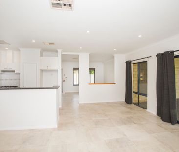 Freshly painted spacious family sized home. - Photo 2