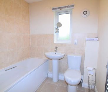 2 bedroom end of terrace house to rent - Photo 5