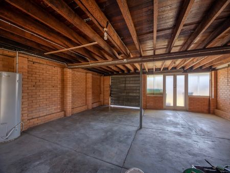 8 Girraman Street, Chermside West QLD 4032 - House For Rent - $800 | Domain - Photo 3