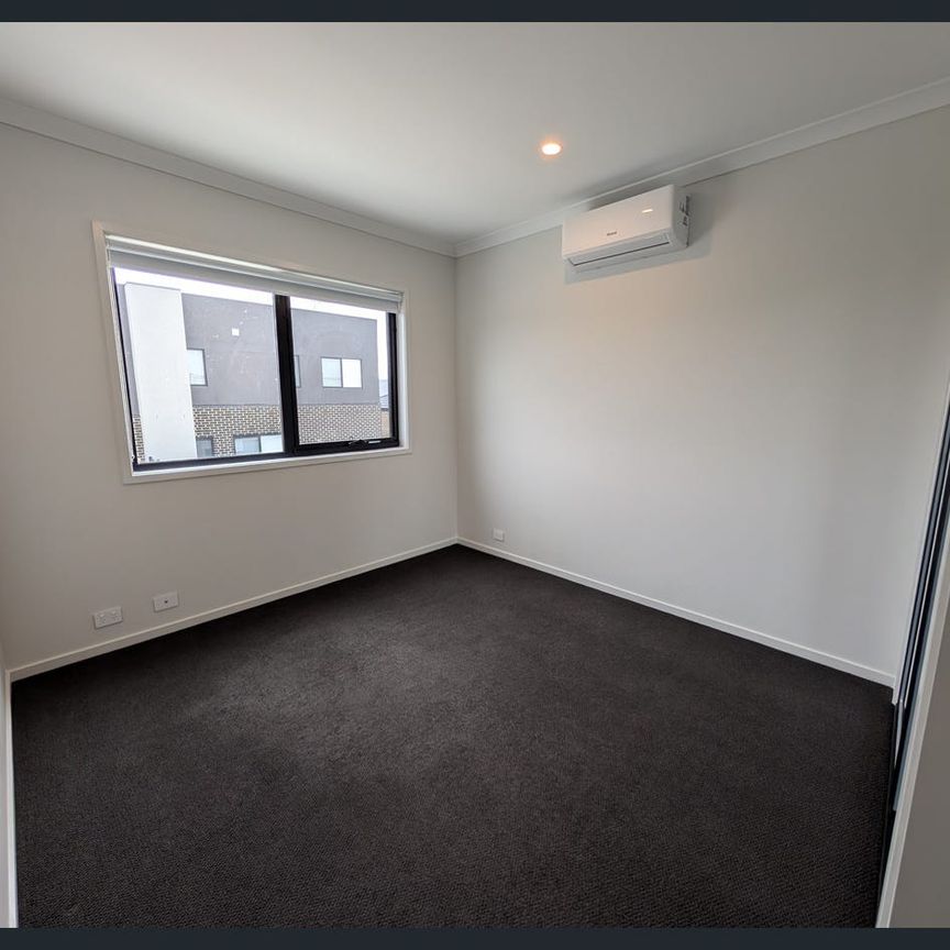 An Absolute Stunner! - Photo 1