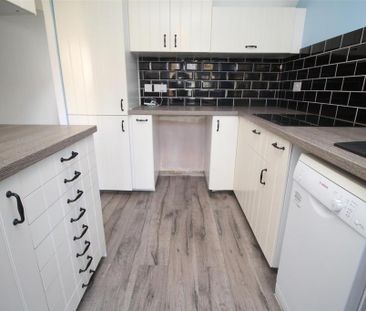 3 bedroom terraced house to rent - Photo 4