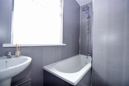 Benfield Road, Heaton, Newcastle upon Tyne - Photo 5