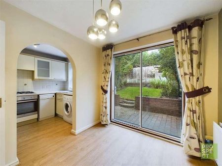 Martel Close, Camberley, Surrey, GU15 - Photo 5