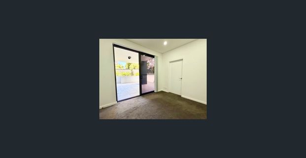 GROUND FLOOR APARTMENT WITH BIG COURTYARD - Photo 1