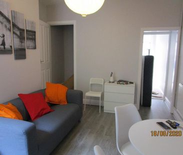 4 bedroom terraced house to rent - Photo 6