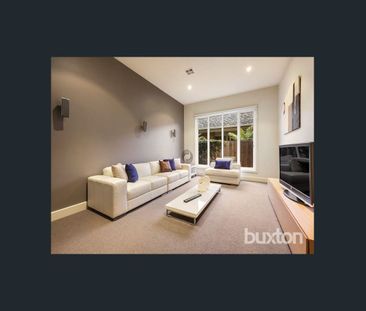 EFFORTLESS FAMILY HOME - Photo 6