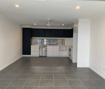 Stylish & Convenient Living at 5/11 Jorl Court - Photo 4