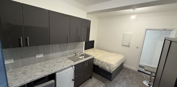 Room in a Shared House, Western Elms Avenue, RG30 - Photo 2