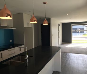 Modern Living - Pyes Pa - Photo 1