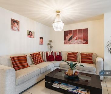 5 bedroom semi-detached house to rent - Photo 2
