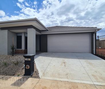 18 Mclean Street, Thornhill Park, Vic 3335 - Photo 5