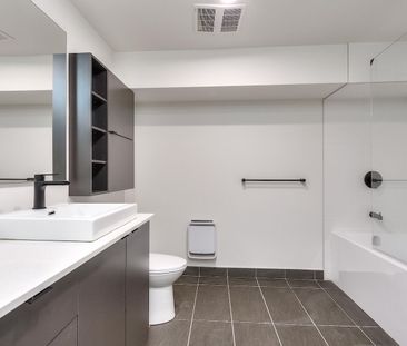 2350 Saint-Patrick, Montréal, QC - Photo 1