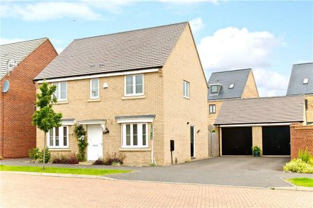 4 bedroom detached house to rent - Photo 2