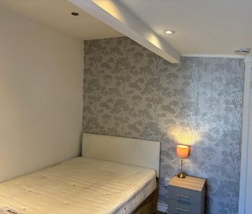 Room in a Shared Flat, Richmond Grove, M13 - Photo 4