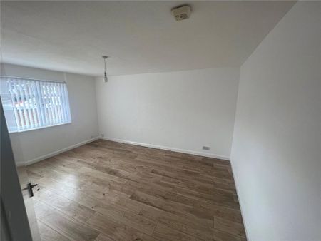3 bedroom end of terrace house to rent - Photo 2