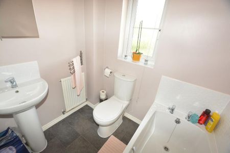 3 bedroom semi-detached house to rent - Photo 5