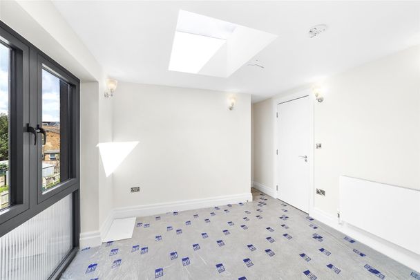 Villiers Road, Willesden, London - Photo 1