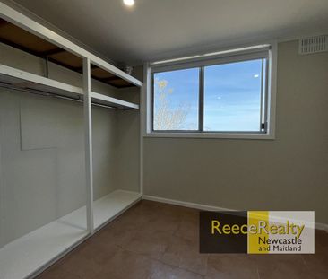 1-Bedroom Flat in prime position! *Water + Internet included!* - Photo 6